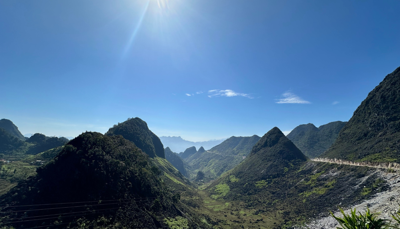 Lung Phin Viewpoint with panoramic mountain views and clear blue sky in Hà Giang.